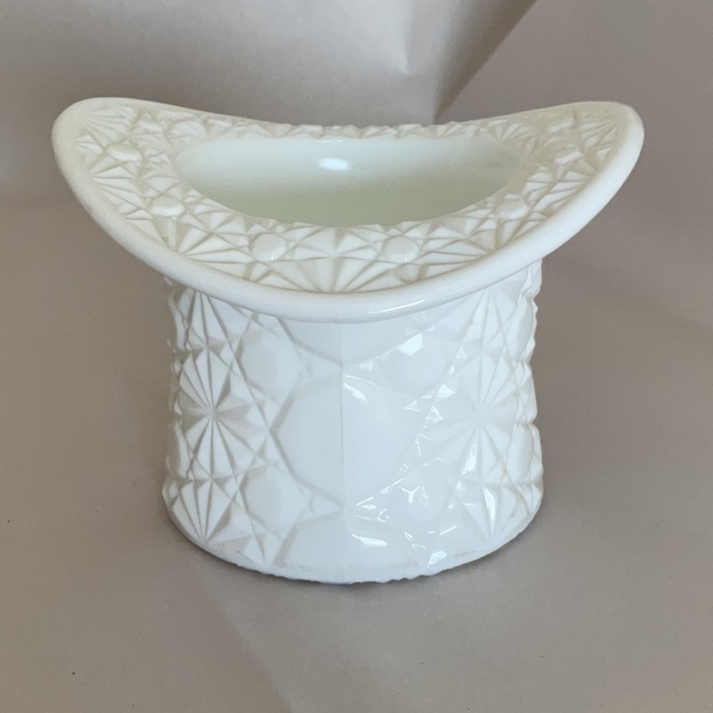 MILK Glass Top Hat, Vintage - Picture 3 of 6